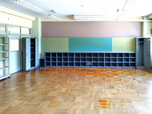 方県小学校遠隔授業用ホワイトボード設置工事