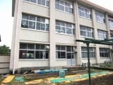 鷺山小学校外付け鉄骨ブレス取付施工前